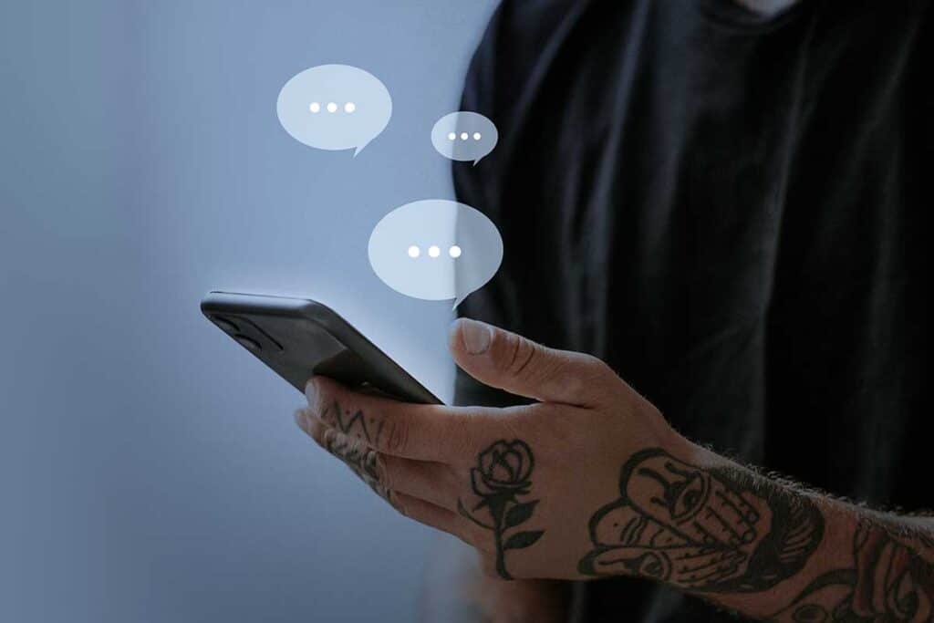 Os chatbots com IA já reconhecem emoções e adaptam respostas — um avanço que aproxima tecnologia e sentimento humano.